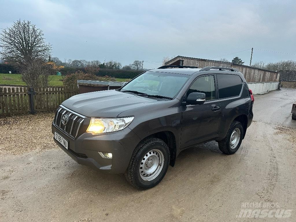Toyota Landcruiser Пікапи / Бічне розвантаження