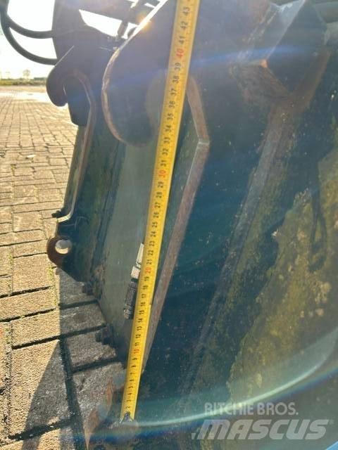 JCB Pelikan bak Ковші