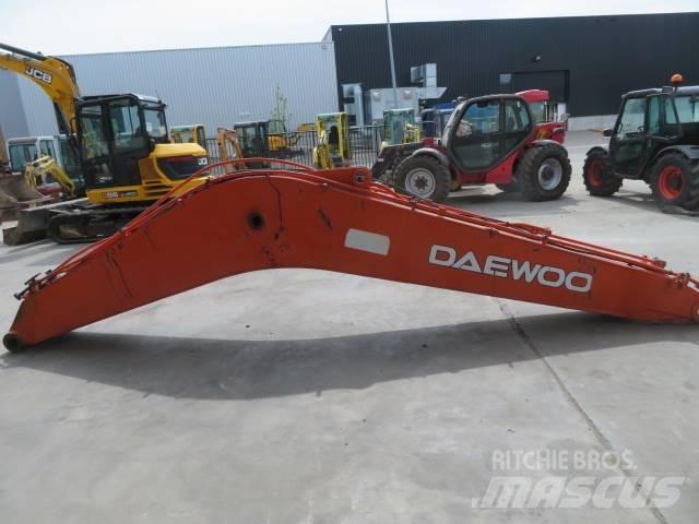 Daewoo DX 225 LC Шасі
