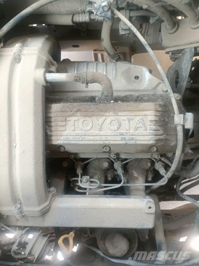 Toyota Coaster Bus Мікроавтобуси