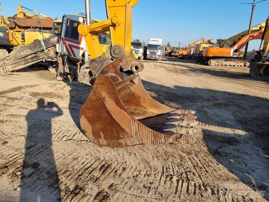 CASE CX 210 LC Гусеничні екскаватори