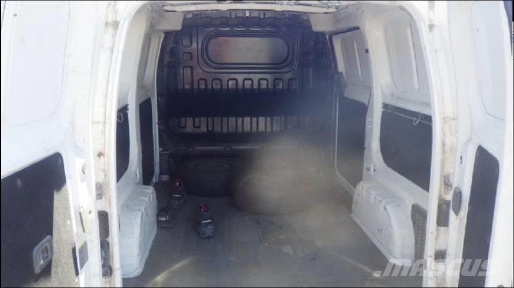 Nissan NV 200 Панельні фургони