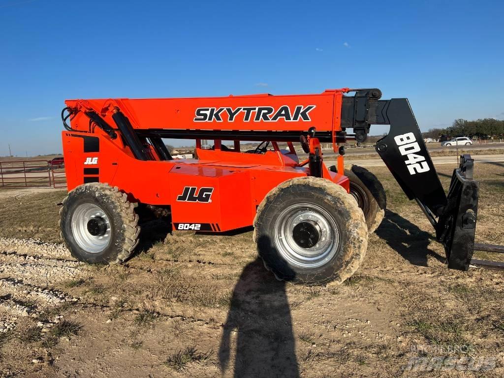 SkyTrak 8042 Телескопічні навантажувачі