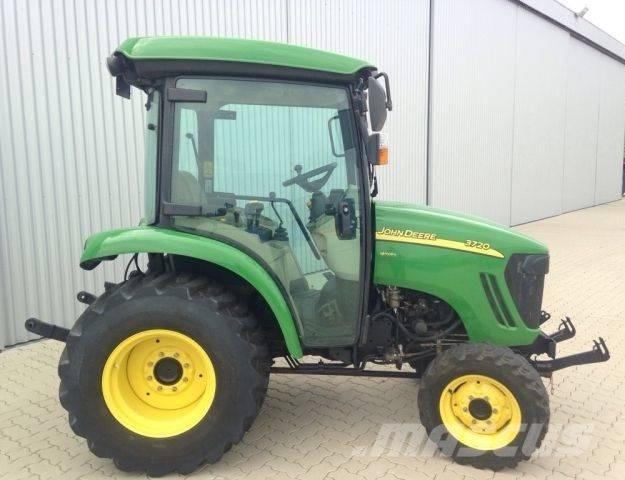 John Deere 3720 Трактори