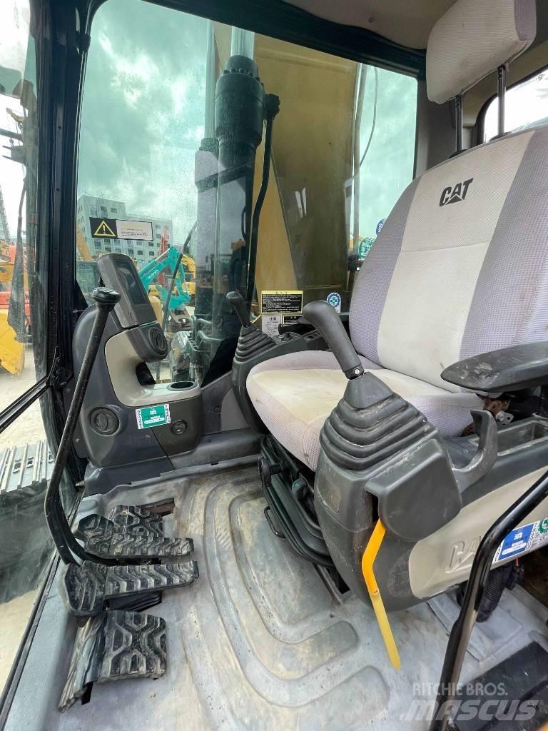 CAT 323 D Гусеничні екскаватори