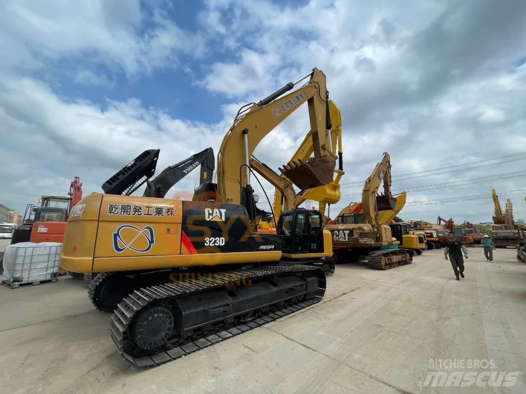 CAT 323 D Гусеничні екскаватори