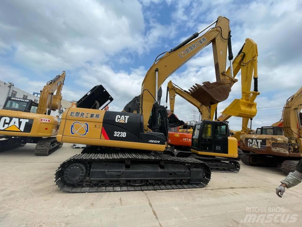 CAT 323 D Гусеничні екскаватори