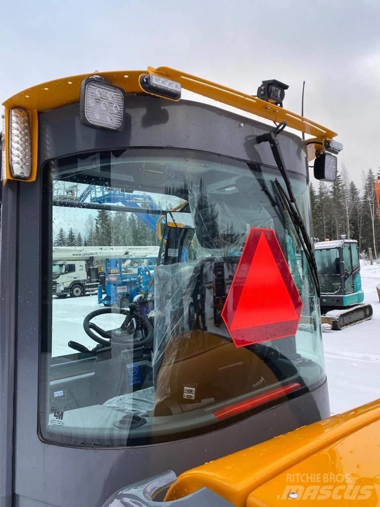 LM Trac 587 Підсобні машини