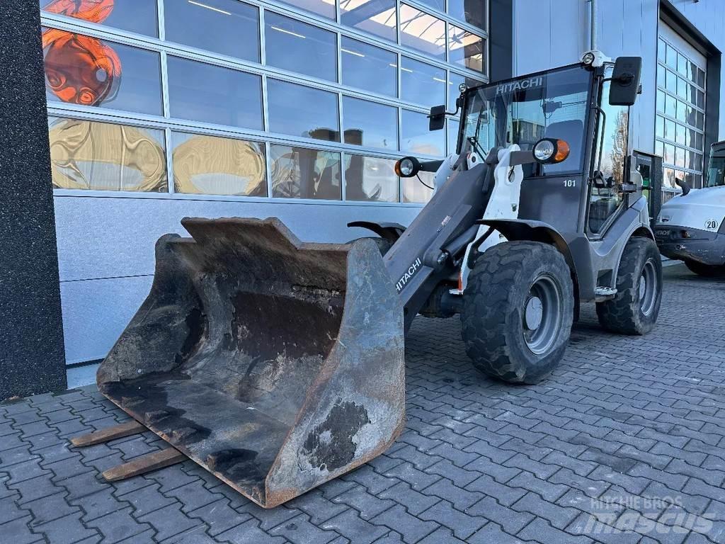 Hitachi ZW75 Фронтальні навантажувачі