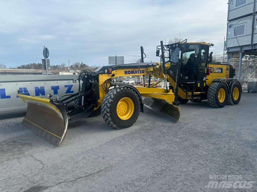 Komatsu GD675-7E0 Грейдери