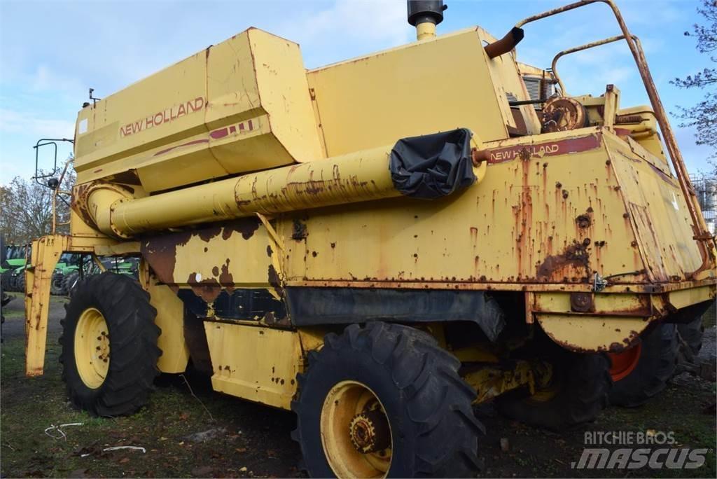 New Holland TF 44 Зернозбиральні комбайни