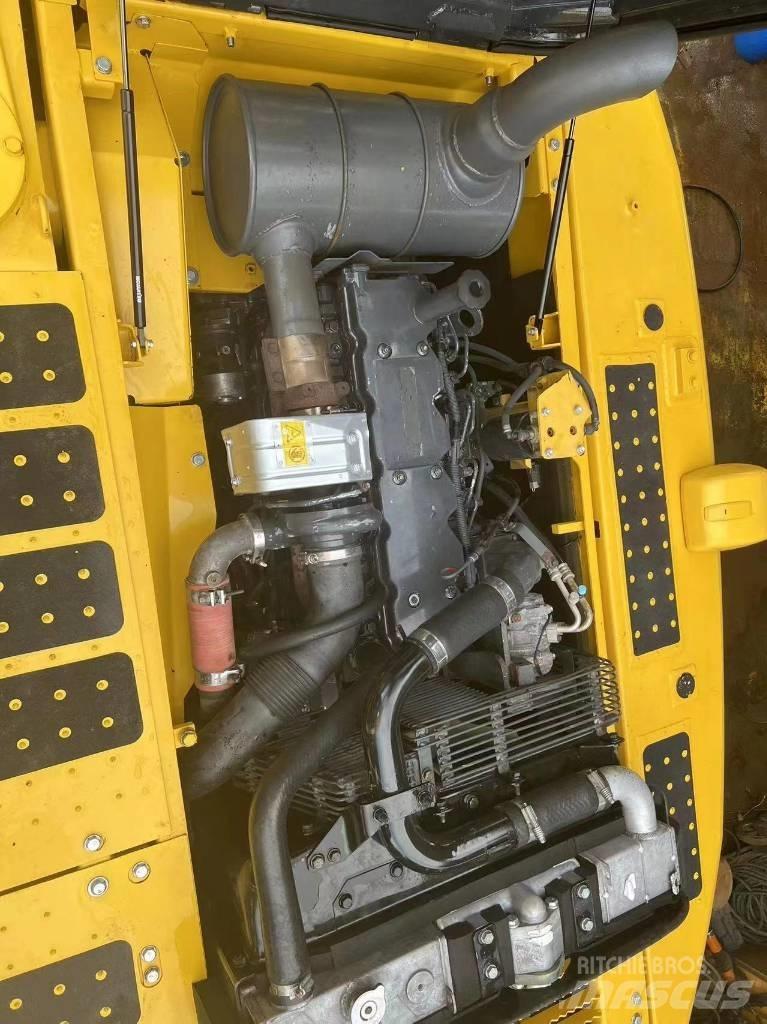 Komatsu PC 210 LC Гусеничні екскаватори