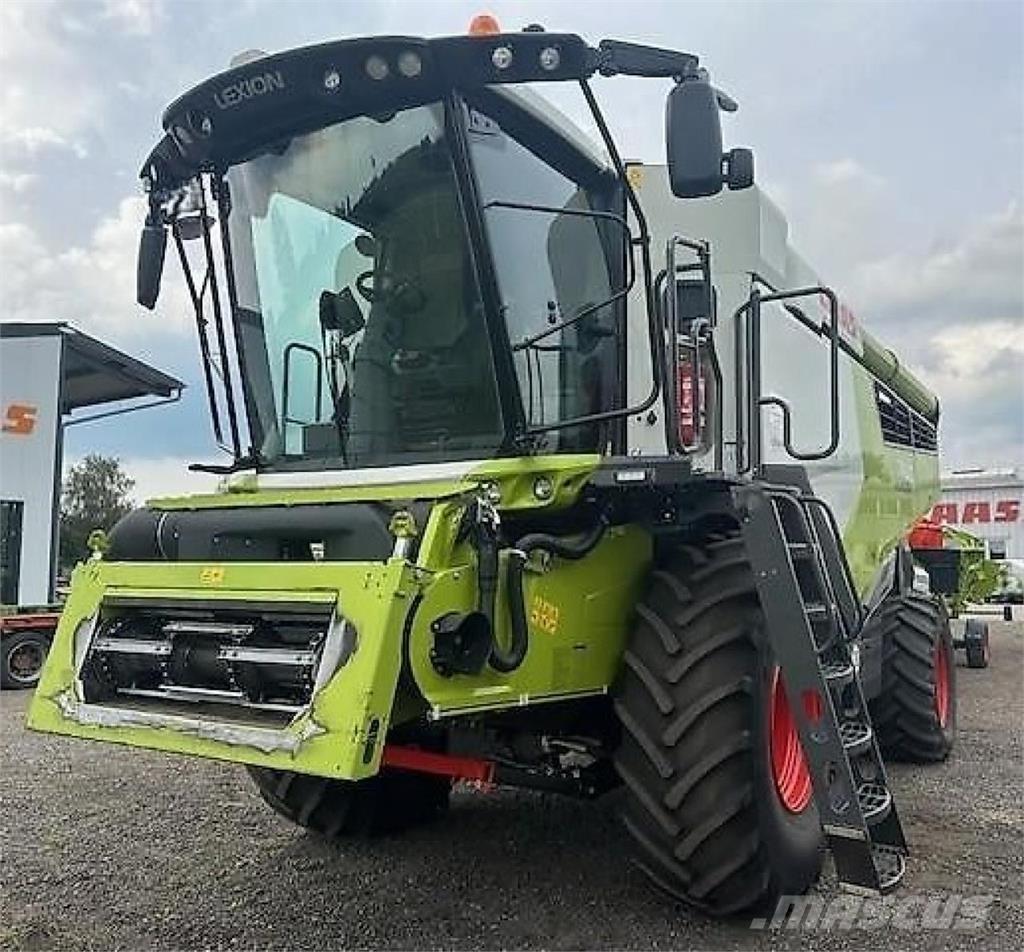 CLAAS Lexion 7400 Зернозбиральні комбайни