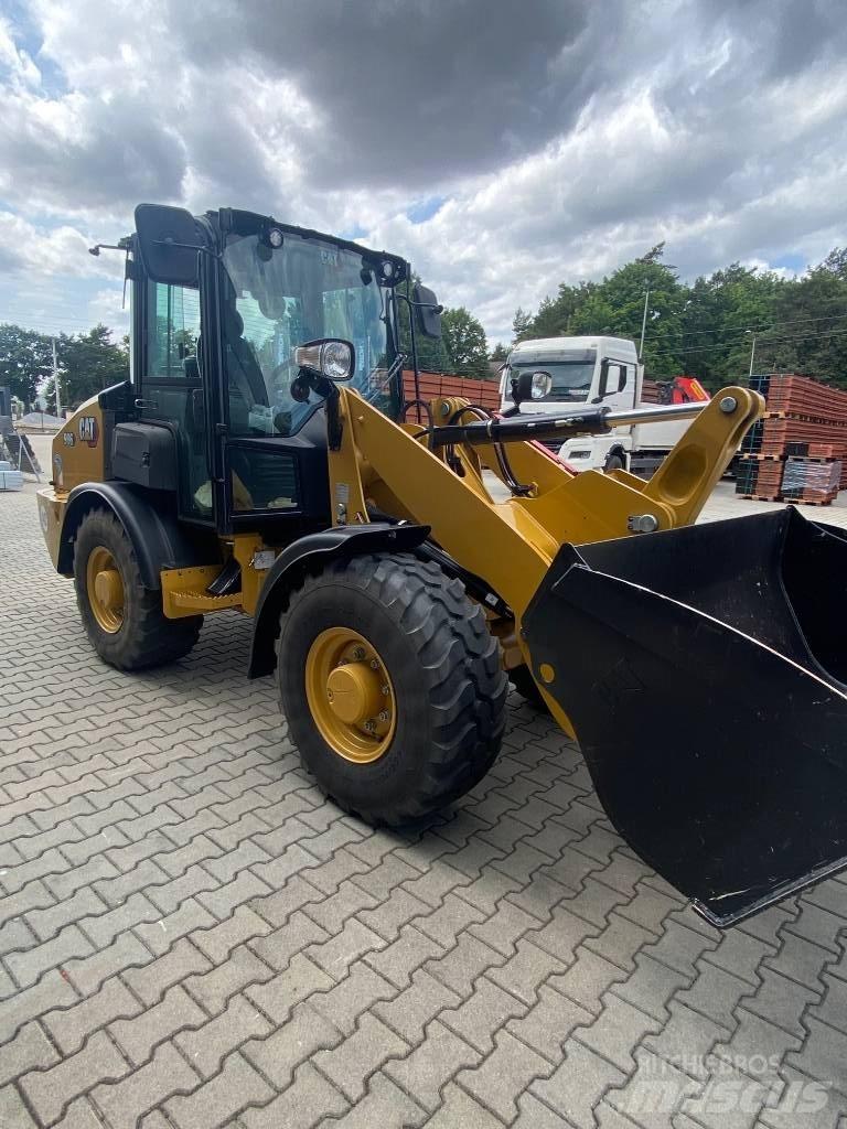 CAT 906 Фронтальні навантажувачі