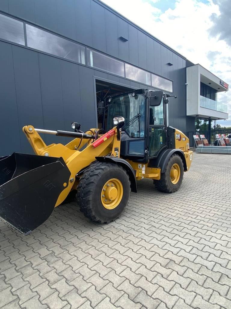 CAT 906 Фронтальні навантажувачі