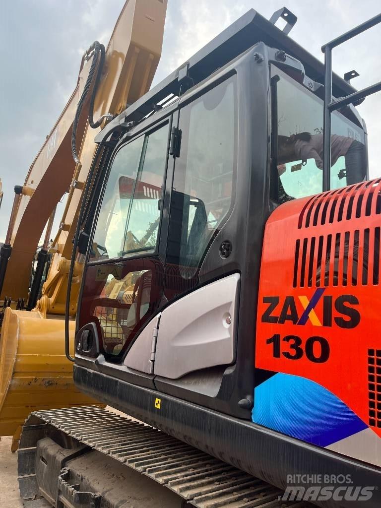 Hitachi 130-5 Гусеничні екскаватори