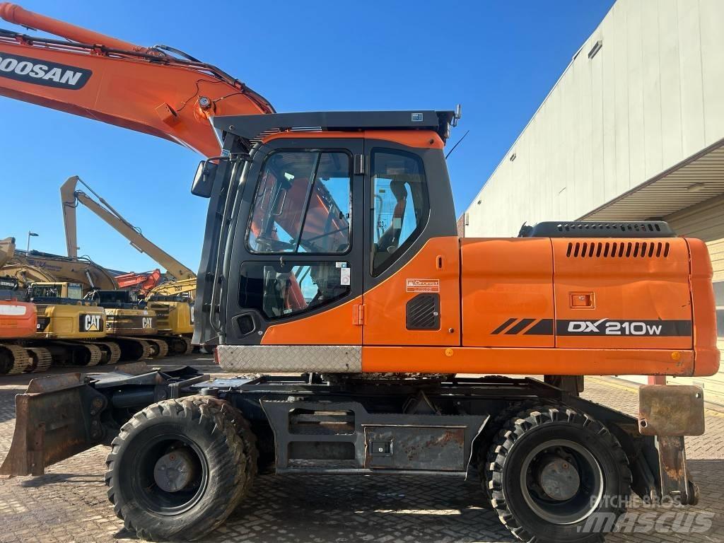Doosan DX 210 W Колісні екскаватори