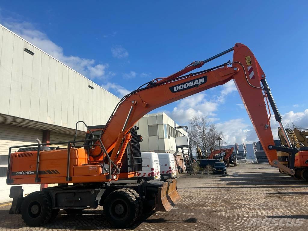Doosan DX 210 W Колісні екскаватори