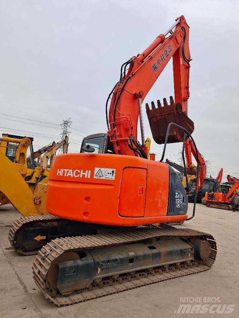 Hitachi ZX 135 US Гусеничні екскаватори