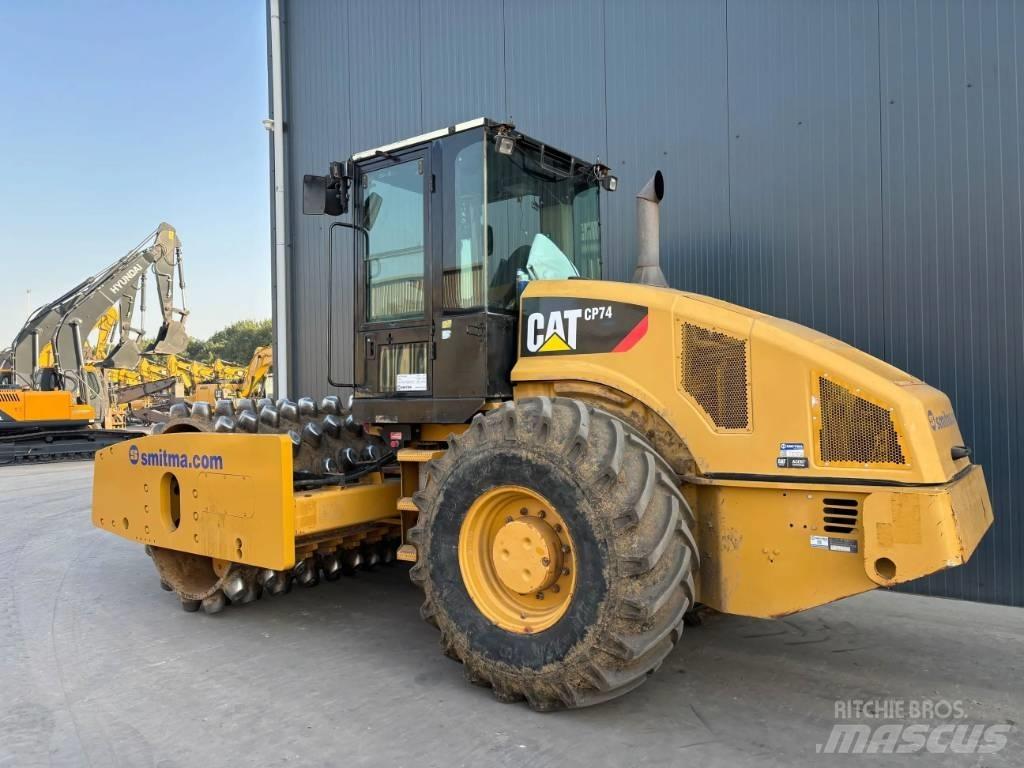 CAT CP74 Грунтові котки