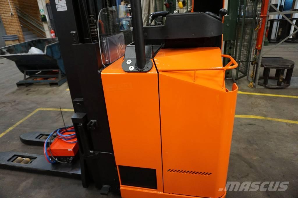 Toyota SSE160L Самохідні електроштабелери