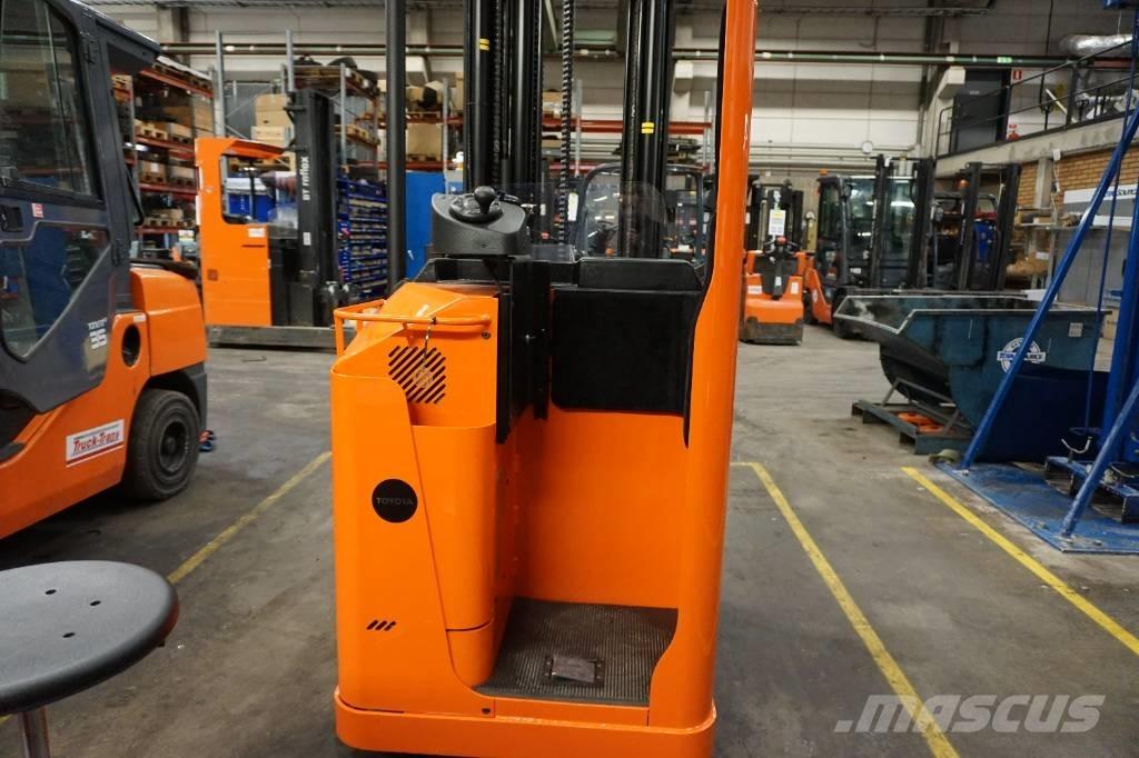 Toyota SSE160L Самохідні електроштабелери