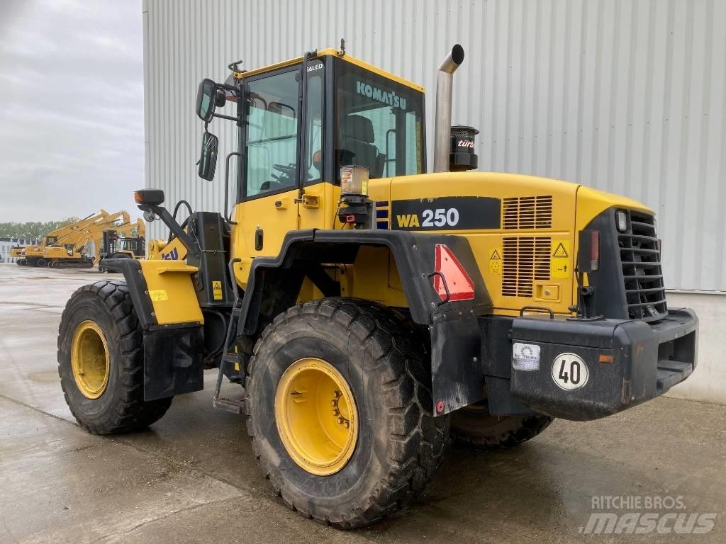 Komatsu WA 250 Фронтальні навантажувачі