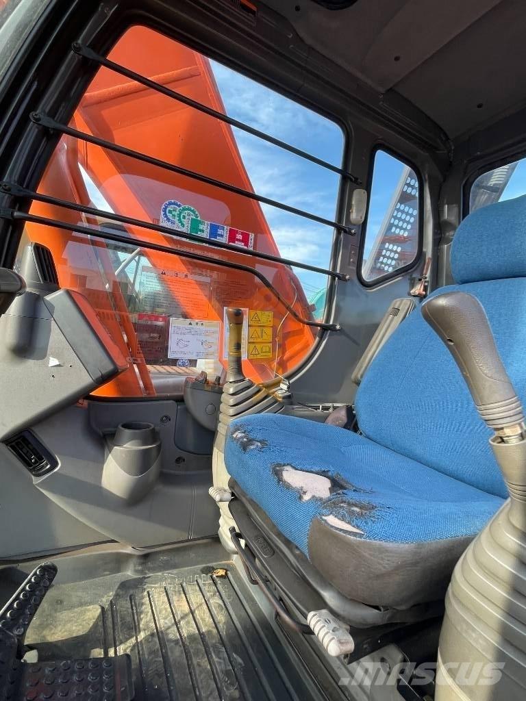 Hitachi ZX 240 Гусеничні екскаватори