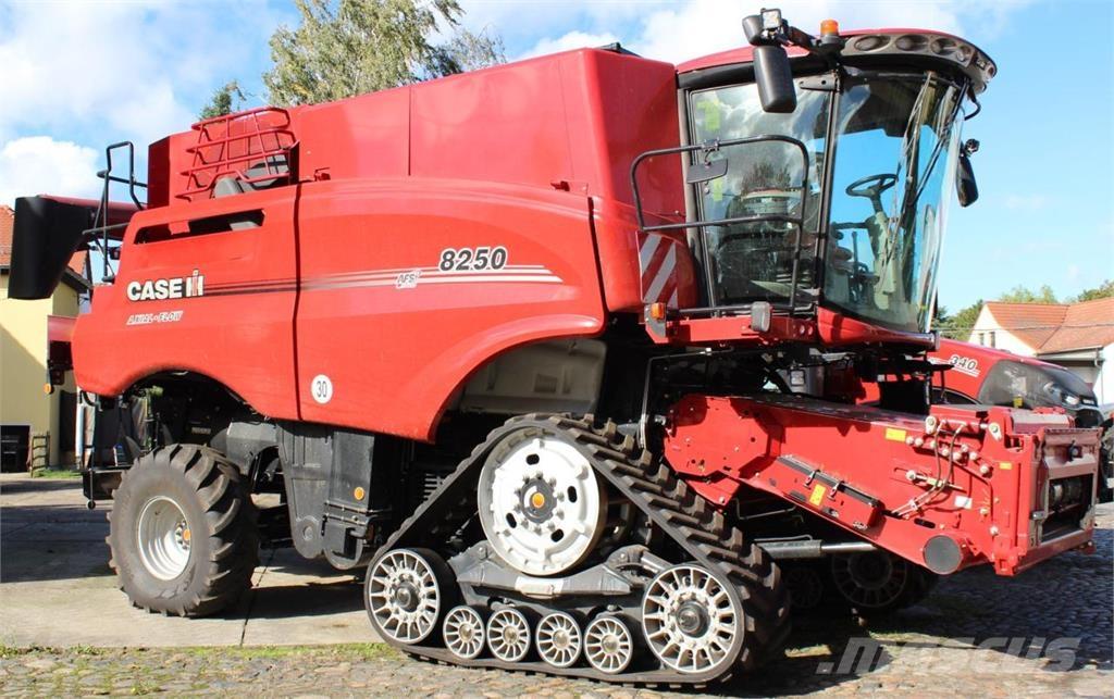 Case IH AF 8250 Зернозбиральні комбайни