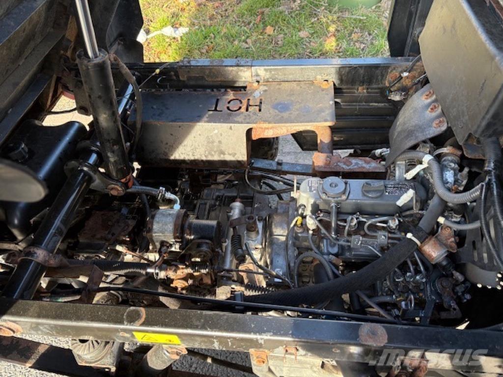 Kubota rtv900 Трактори