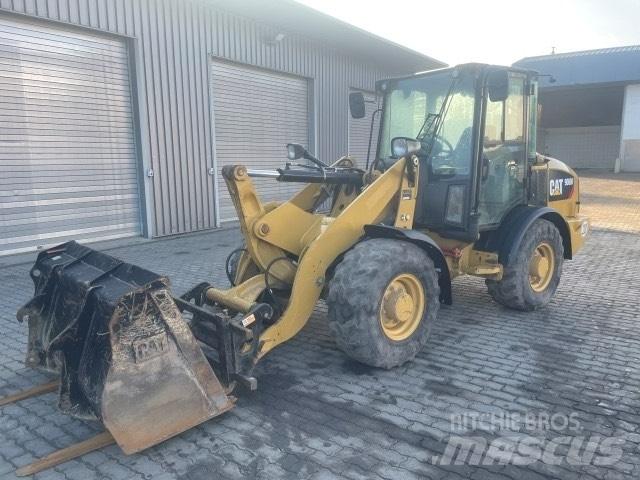 CAT 906 Фронтальні навантажувачі