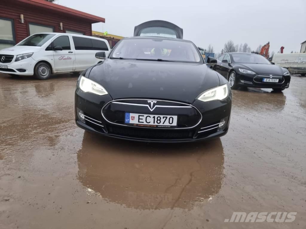 Tesla Model S P85 Автомобілі