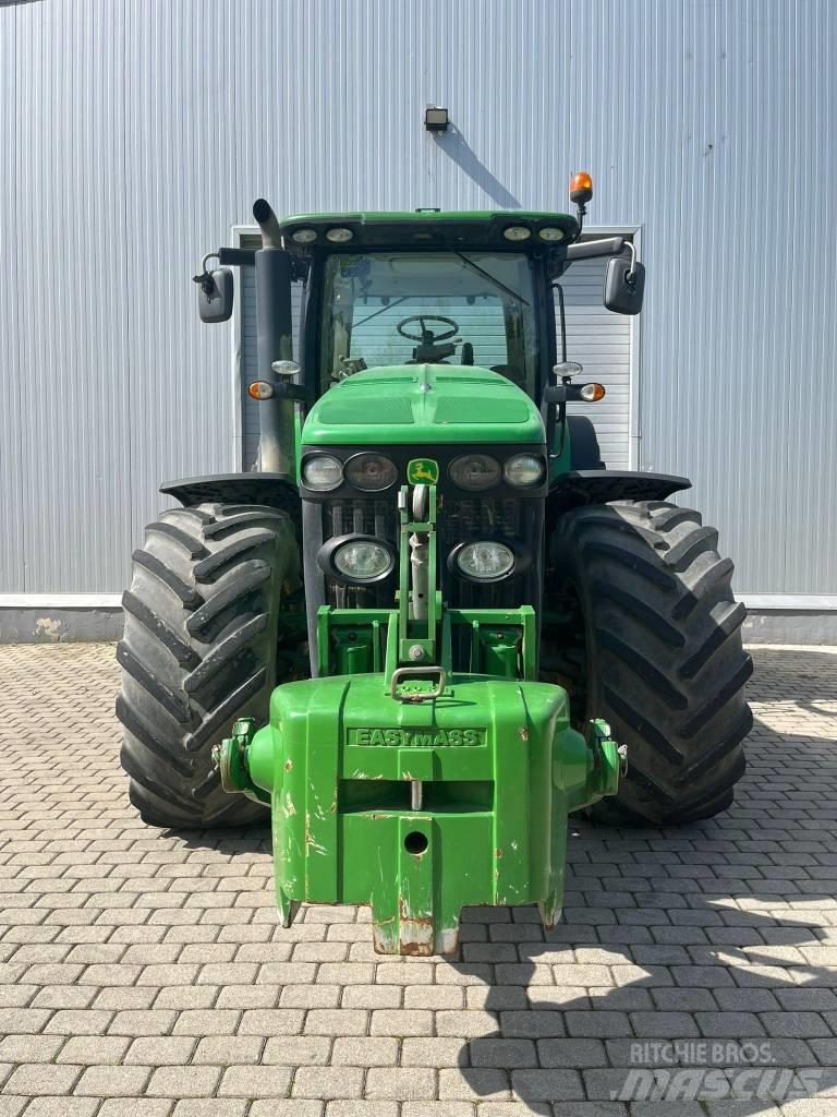 John Deere 8320 R Трактори