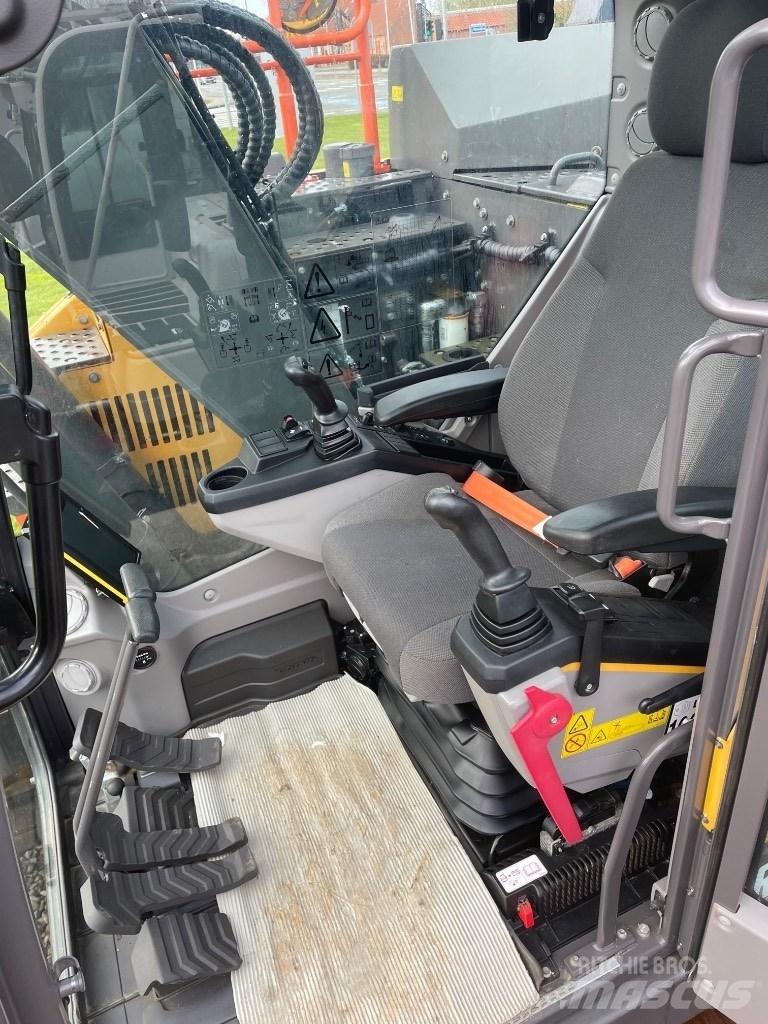 Volvo ECR145E Гусеничні екскаватори