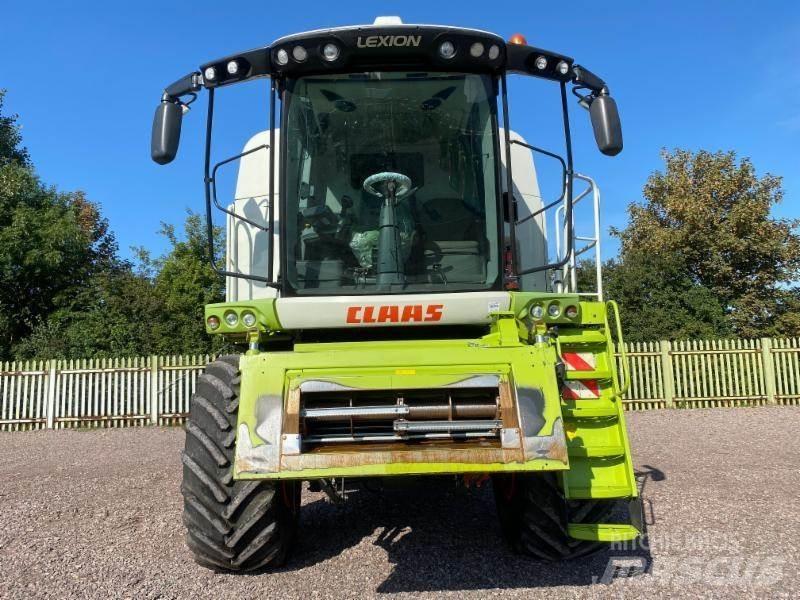 CLAAS LEXION 740 Зернозбиральні комбайни