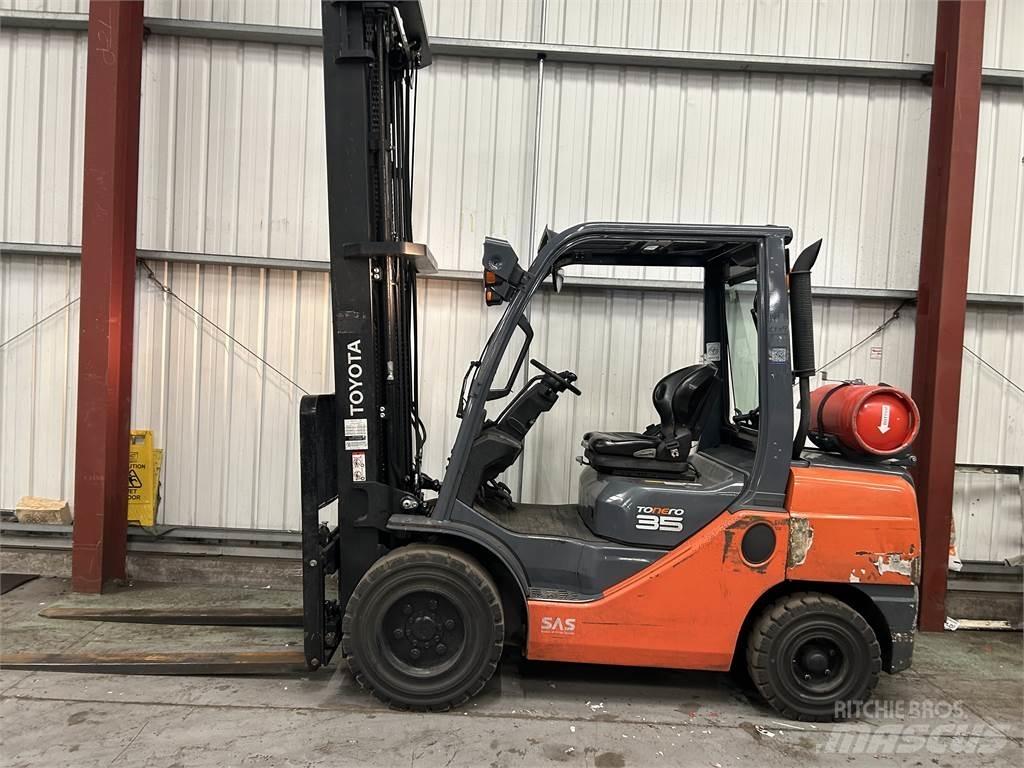 Toyota 02-8FGJF35 Газові навантажувачі