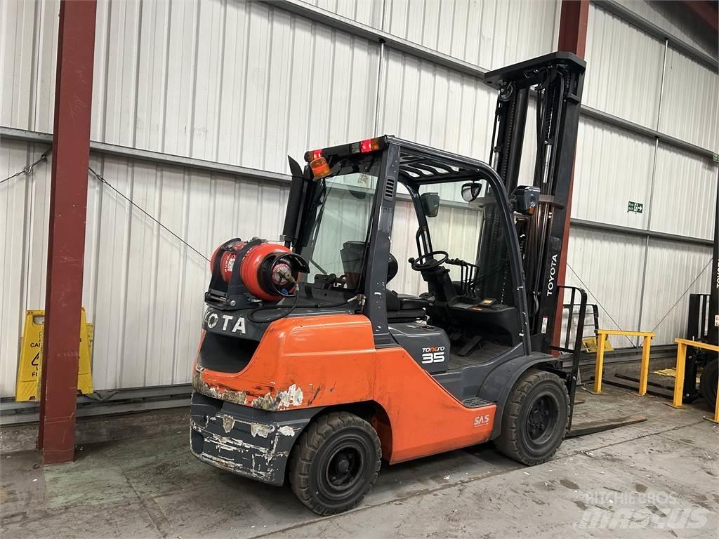 Toyota 02-8FGJF35 Газові навантажувачі