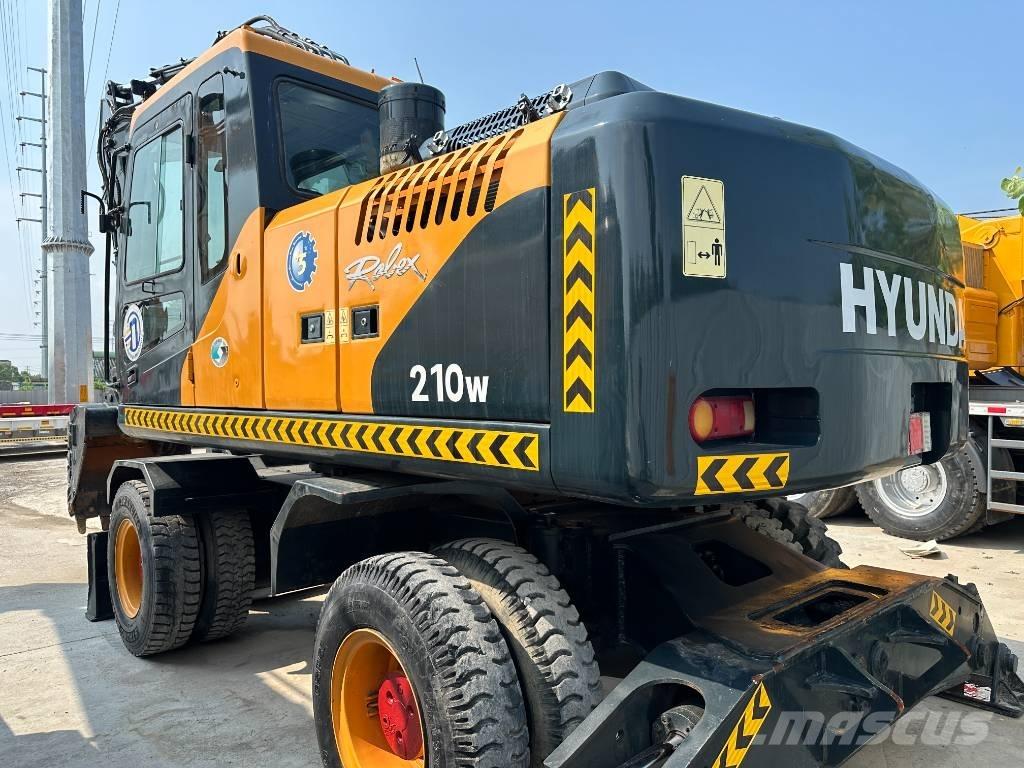 Hyundai 210W-9 Колісні екскаватори