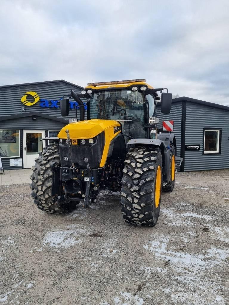 JCB Fastrac 4220 Трактори