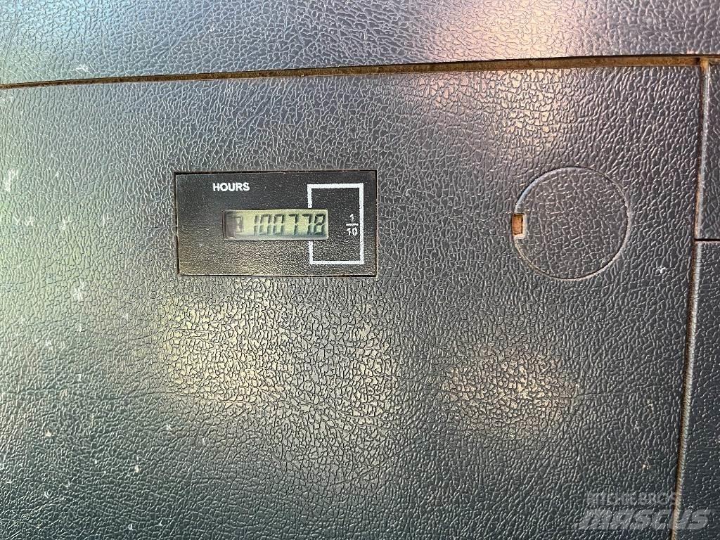 Hyundai HX 180 L Гусеничні екскаватори