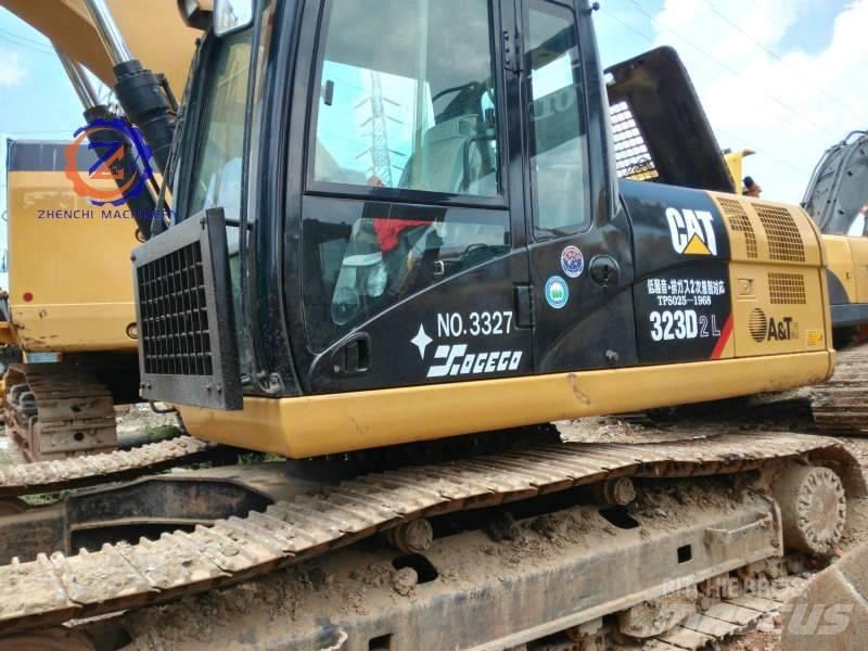 CAT 323 D L Гусеничні екскаватори