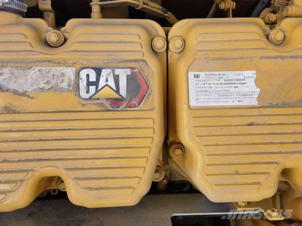 CAT 374 Гусеничні екскаватори
