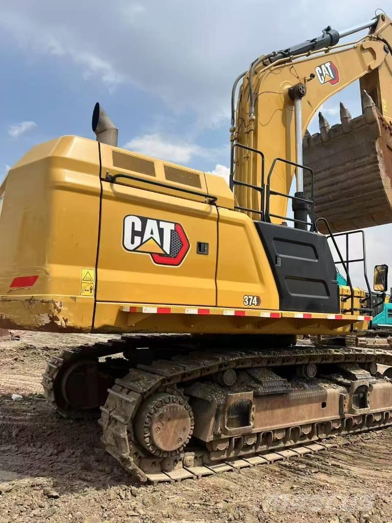CAT 374 Гусеничні екскаватори