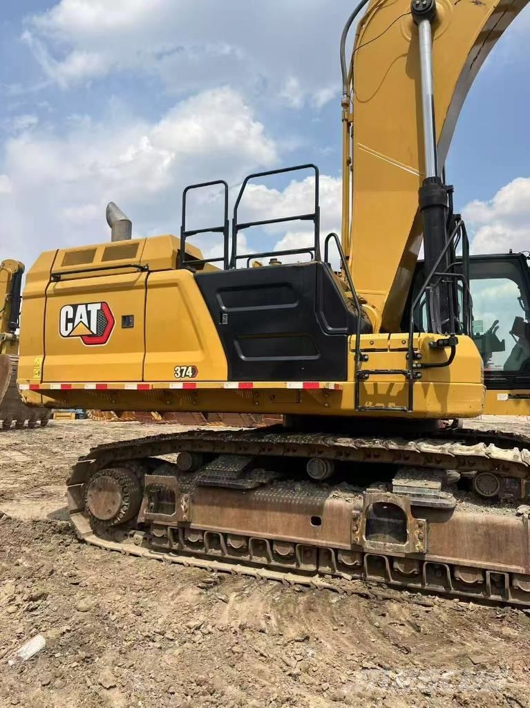 CAT 374 Гусеничні екскаватори
