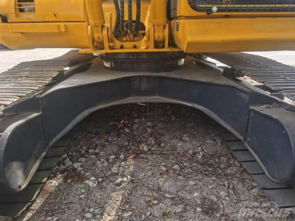 Komatsu PC 130 Гусеничні екскаватори