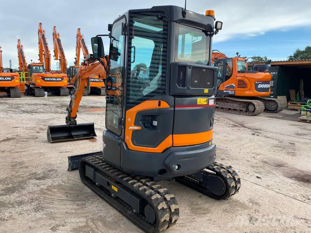 Develon DX 27 Z-7 Міні-екскаватори < 7т