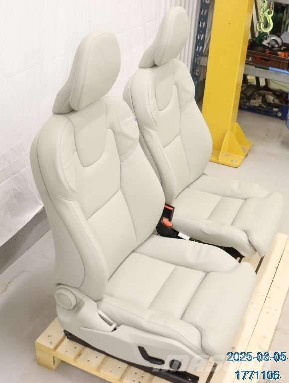 Volvo XC 60 Кабіни