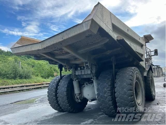 Komatsu HD605-7 Кар`єрні самоскиди