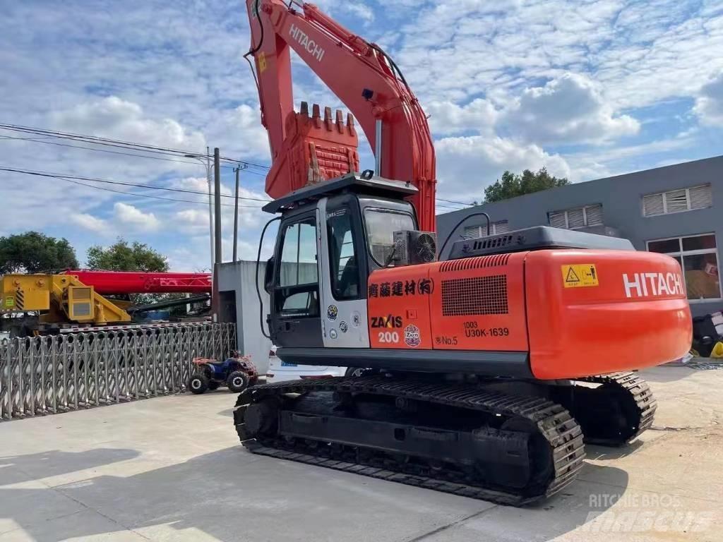 Hitachi ZX200 Гусеничні екскаватори
