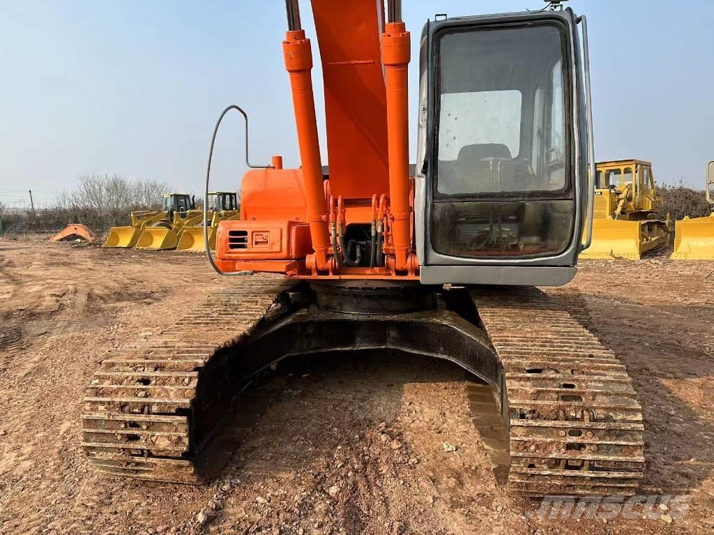 Hitachi EX 200 Гусеничні екскаватори